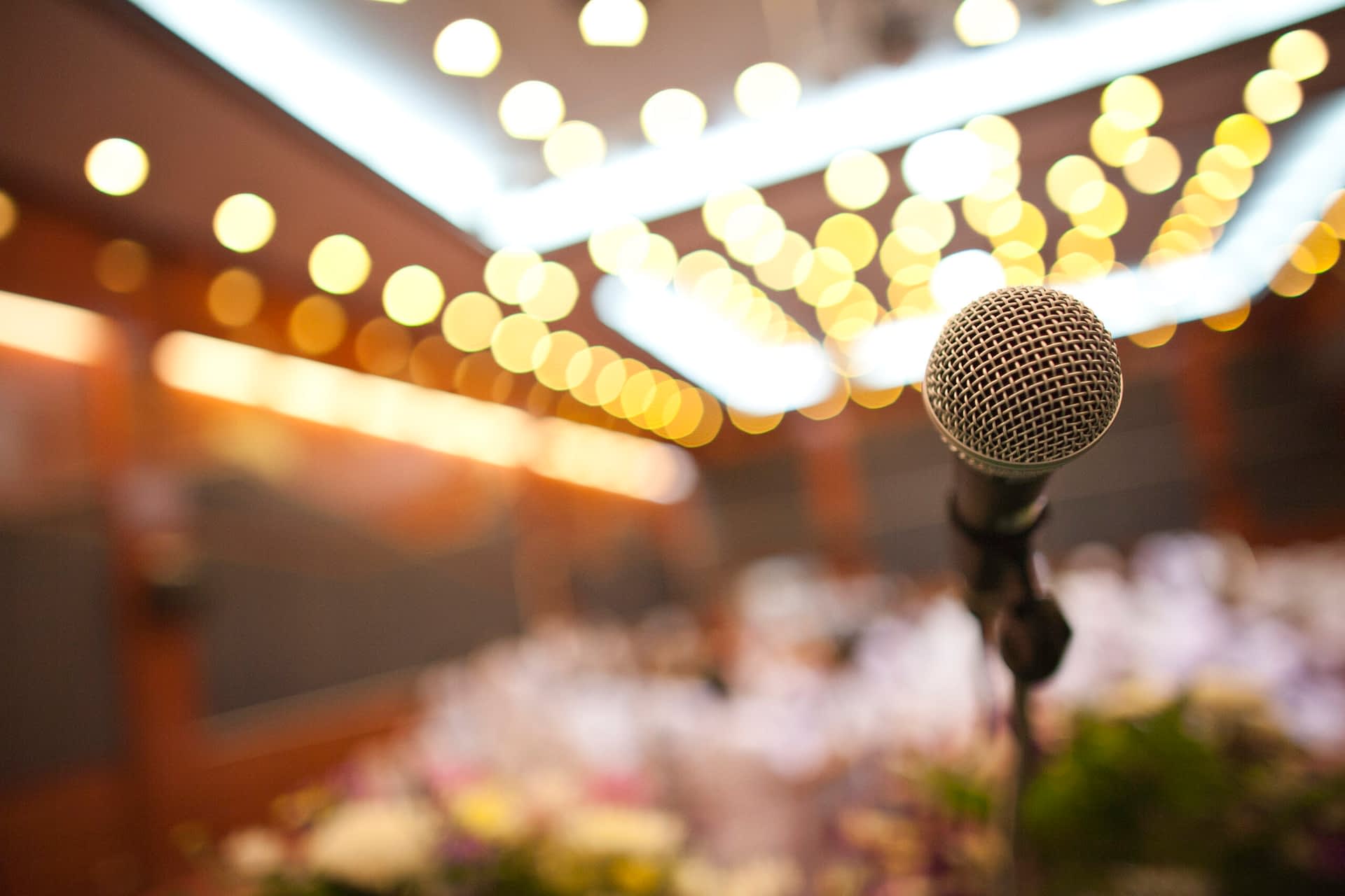 close-up-of-microphone-in-concert-hall-or-conference-room_BDlZE9k_2fg.jpg
